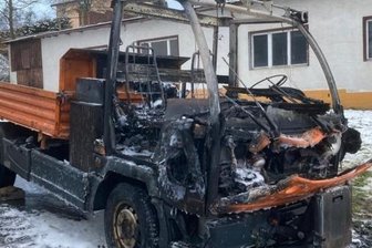 Keine schöne Bescherung für den städtischen Bauhof - Der Multicar des Pockau-Lengefelder Bauhofs brannte aufgrund eines technischen Defekts komplett ab.