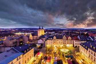 Keine Sparpläne: Plauener Weihnachtsmarkt soll auch in diesem Jahr festlich leuchten - An der Beleuchtung will Plauen keinesfalls sparen. Die Stadt will in der Region mit ihrem Markt leuchten. 