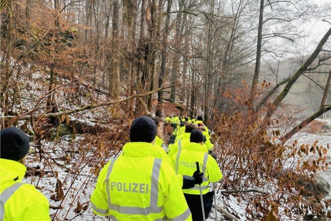 Keine Spur in Wechselburg: Suche nach vermisster Burgstädterin hält an - Mehrfach wurde nach der Vermissten gesucht, so noch im Dezember in einem Waldgebiet zwischen Lunzenau und Burgstädt.