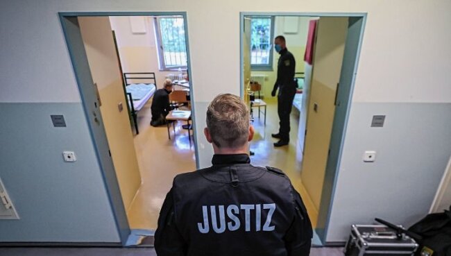 Keine Strafmilderung für Dauergast im Gericht - Ein 27-Jähriger will nicht ins Gefängnis. Doch vor dem Landgericht Chemnitz scheiterte seine Berufung (Symbolfoto). 