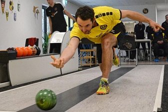 Keine Wiedergutmachung für Auerbach - Tobias Rössel geriet anfangs unter Druck, holte hier gegen Stefan Werth allerdings einen Mannschaftspunkt. 