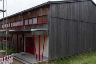 Keine Zuschüsse für Turnhalle - Räte lassen Etat durchforsten - Die Turnhalle an der Grundschule Elterlein weist Mängel auf. Doch die erwünschten Fördermittel zur Reparatur fließen nicht.