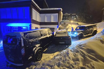 Keinen Bock auf Schneeketten? In diesem Wintersportort kracht es ständig - Drei Fahrzeuge waren an diesem Crash in Spindlermühle beteiligt.