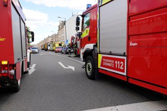 Kellerbrand auf dem Chemnitzer Sonnenberg - Einsatzkräfte beim Brand am Sonnenberg.