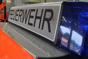 Kellerbrand - fünf Menschen ins Krankenhaus gebracht -