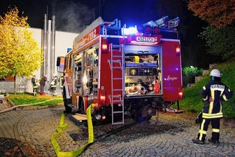 Kellerbrand in Breitenbrunn: Feuerwehr meistert Einsatzübung - Einsatzübung der Gemeindefeuerwehr Breitenbrunn an einem Gebäude der Staatlichen Studienakademie in Breitenbrunn. 