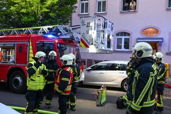 Kellerbrand in Döbeln: 15 Bewohner müssen evakuiert werden - In Döbeln war in einem Mehrfamilienhaus ein Brand ausgebrochen.