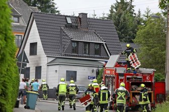 Kellerbrand in Gersdorf sorgt für Großeinsatz bei Feuerwehr und Rettungsdienst -