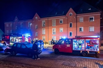 Kellerbrand in Mehrfamilienhaus im Erzgebirge - Zu einem Kellerbrand sind in der Nacht zu Freitag die Feuerwehren von Olbernhau ausgerückt.