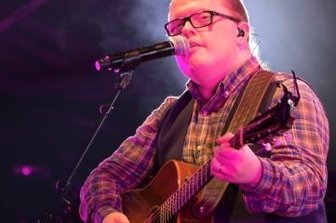 Kellys feiern mit Fans auf Waldbühne - Angelo Kelly auf der Waldbühne in Schwarzenberg.