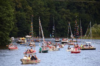 Kerkerhaft oder Neptunfest: Sieben Tipps für Daheimgebliebene in Mittelsachsen für die nächste Ferienwoche - Beim Talsperrenfest in Kriebstein gibt es eine Neuauflage der traditionellen Bootsparade.
