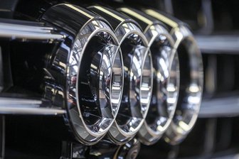 Keyless-Go-System geknackt: Audi Q7 verschwindet unbemerkt aus Carport in Freiberg - Mit Entsetzen hat der Besitzer eines Audi Q7 am Freitagmorgen festgestellt, dass Unbekannte über Nacht seinen unter einem Carport am Franz-Mehring-Platz abends zuvor abgestellten SUV gestohlen haben.