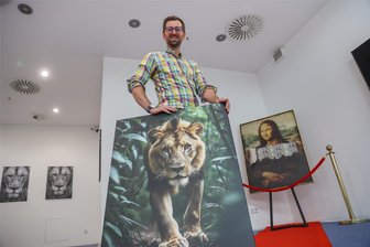 KI-Bild-Unikate für zu Hause – Neue Galerie im Vita-Center Chemnitz eröffnet - Zentral im Erdgeschoss des Vita-Centers wurde die kleine Ladenzeile zur Galerie umgebaut.