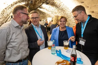 KI in der Redaktion: Was Leser beim Stammtisch in Freiberg alles wissen wollten - Freibergs erster Leserstammtisch. Im Bild: Uwe Krause, Torsten Kleditzsch, Martina Kilian und Sascha Aurich.