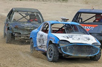 Kiesgrube lädt zur Stock Car Challenge - Tollkühne PS-Piloten in fahrenden Kisten. Foto: Thomas Michel