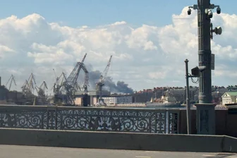 Kiew greift Russland mit Drohnen an - Brände und Schäden - Während des Wirtschaftsforums in St. Petersburg brannte schon am Mittwoch eine Ölraffinerie nach einem ukrainischen Drohnenangriff. (Archivbild)