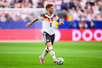 Kimmich ohne Schuh-Tick: Keine Gedanken über "Farbe Pink" - Wie seine Kollegen trägt der DFB-Kapitän pink - das neueste Modell seines Ausrüsters. 