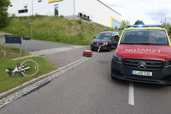 Kind bei Verkehrsunfall in Bernsbach verletzt - Der Unfall ereignete sich am Dienstagabend. Ein Kind wurde dabei verletzt.