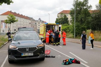 Kind wird von Auto angefahren und schwer verletzt - 