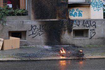 Kind zündet in Chemnitz Matratze an: Passanten verhindern übergreifen der Flammen auf Wohnhaus - An der Fürstenstraße auf dem Chemnitzer Sonnenberg wurde am Mittwochabend eine Matratze angezündet.