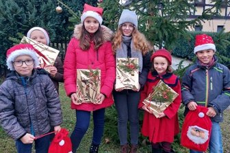 Kinder als Wichtel unterwegs -