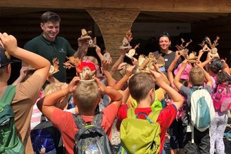Kinder aus Markneukirchen testen das neue Grüne Klassenzimmer in Schöneck - Als Grünes Klassenzimmer soll die Blockhütte an Eckis Naturlehrpfad für Umweltbildung sorgen.