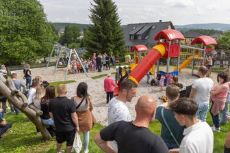 Kinder erobern Spielplatz im Erzgebirge zurück - 