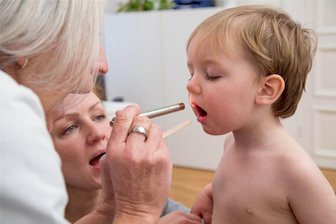 Kinder in Sachsen müssen lange auf Mandel-OP warten: Wie ist die Lage nach dem Ärzte-Streik? - Ist im Rachen alles in Ordnung?