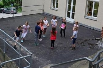 Kinder lernen bald auf dem alten Kohlebunker - Auf den alten Kohlebunker soll in den Sommerferien eine Terrasse kommen. 