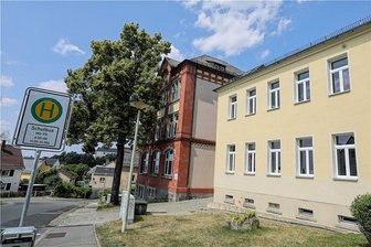 Kinder mit emotionalen und sozialen Defiziten: Braucht das Vogtland eine weitere Förderschule? - Die Alte Reusaer Schule in Plauen: Dort gibt es eine Förderschule mit Schwerpunkt „emotionale und soziale Entwicklung“, die voll ausgelastet ist. Der Vogtlandkreis soll daher eine weitere Förderschule etablieren, fordert der Freistaat Sachsen.