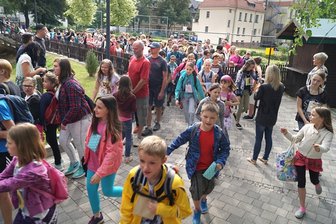 Kinder üben sich im Erwachsensein - Nach der Eröffnung stürmten die angehenden Bewohner ihre Spielstadt.