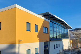 Kinder und Jugendliche in Klingenthal trainieren in Sporthalle jetzt gebührenfrei - Die Sporthalle in Klingenthal: Kinder dürfen hier jetzt gebührenfrei trainieren.