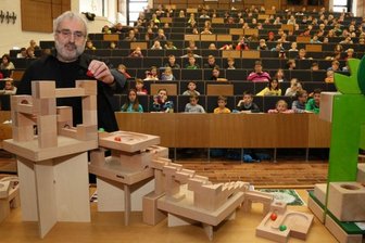 Kinder-Uni-Reihe startet - Kinderuni zum Thema Murmelbahnen im Januar 2016