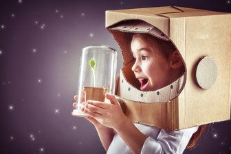 Kinder-Uni-Tag im Erzgebirge - Beim Kinder-Uni-Tag in Annaberg-Buchholz gibt es spannende Experimente.