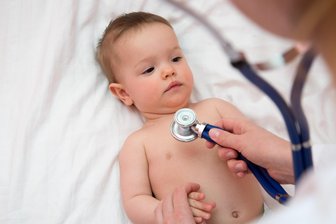Kinderarztsprechstunden werden von Eibenstock nach Erlabrunn verlegt - Mit Jahresbeginn gibt es Veränderungen im MZV von Eibenstock. So finden die Kinderarztsprechstunden künftig in Erlabrunn statt.