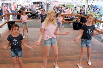Kinderballett bereichert Feuerwehrfest -