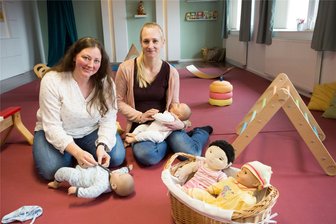 Kindererziehung: Lengefelder „Familienbande“ schneidet alte Zöpfe ab - Lydia Löser und Julia Keilig (v. l.) möchten Familien stärken und ihnen eine Orientierung in Sachen Erziehung geben.