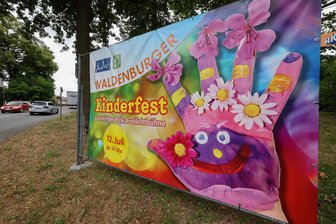 Kinderfest in Waldenburg: Was, wenn es am Samstag regnet? - In der Stadt Waldenburg wird für das Kinderfest geworben.