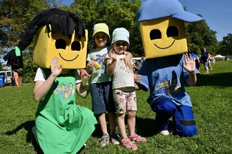 Kinderfest „Zwikkifaxx“ am Zwickauer Schwanenteich: Preisgekrönte Band tritt auf - Die Kinder Devin und Liah freuen sich auf das Fest mit den Maskottchen „Zwikki“ und „Faxx“.