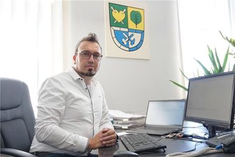 Kindergarten: Bösenbrunner Räte kritisieren Kommunikation des Bürgermeisters - Christian Klemet (Action gemeinsame Liste Bösenbrunn) ist seit August 2022 Bürgermeister von Bösenbrunn.