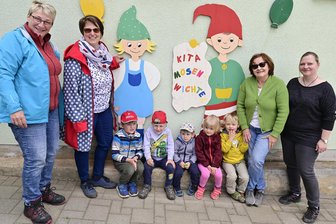 Kindergarten im Vogtland heißt jetzt Mosen-Wichtel - Andrea Zöphel, Leiterin Anne Knorr, Kerstin Hanns und Anett Newald (von links).