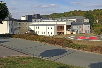 Kinderklinik: Demo gegen Schließung angekündigt - Das DRK-Krankenhaus in Lichtenstein. Am Montag soll hier eine große öffentliche Versammlung stattfinden. 