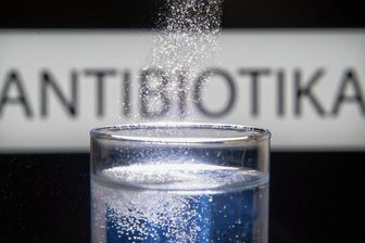 Kinderkrankheit Scharlach: Was zu tun ist, wenn die Zunge himbeerrot wird - Scharlach wird mit Antibiotika behandelt. Damit werden die Ansteckungszeit verkürzt, die Komplikationen gemildert.