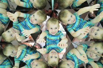 Kindermuseum liebäugelt mit neuem Standort in Stollberg - Im Kaleidoskop des "Phänomenia" entstehen viele Spiegelbilder.