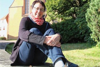 Kindermusical in Frankenstein: „Wir Kinder einer Welt“ - Ulrike Schubert, hier vor der Stadtkirche Oederan, ist Kantorin in Oederan, Frankenstein und Kirchbach.