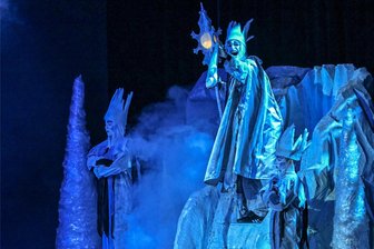 Kindermusical ist zurück: „Wundersame Weihnachtszeit“ verzaubert junges Publikum - Auf seiner Reise begegnet der Weihnachtswichtel „Rudi-Glaub ich kaum“ dem Kalten König und anderen fabelhaften Wesen.