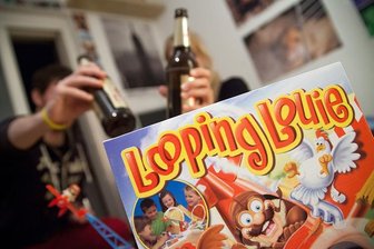 Kinderspiele erobern Studentenpartys - 