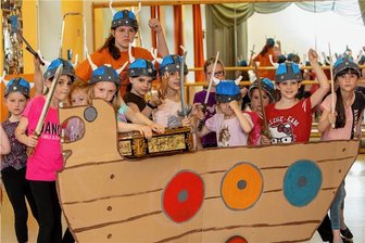 Kindertag: Was in und um Plauen alles los ist - Der Spiel-Spaß-Kindertreff zeigt am Donnerstag im Plauener Parktheater das Tanztheaterstück "Wickie und die starken Mädels". Die Aufführung ist Bestandteil eines großen Kinderfestes.