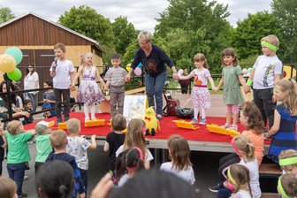 Kindertagesstätte im Erzgebirge feiert großes Jubiläum - Für das Jubiläum der Kita „Mäuseburg“ hatten die Kinder verschiedene Programmpunkte einstudiert.