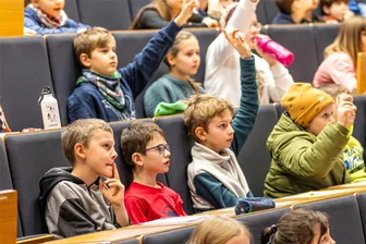 Kinderuni in Zwickau: 200 Teilnehmer bei Semesterabschluss - Mehr als 200 Teilnehmer wurden zur letzten Vorlesung begrüßt.